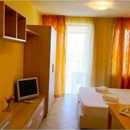 July Morning A35 Apartman